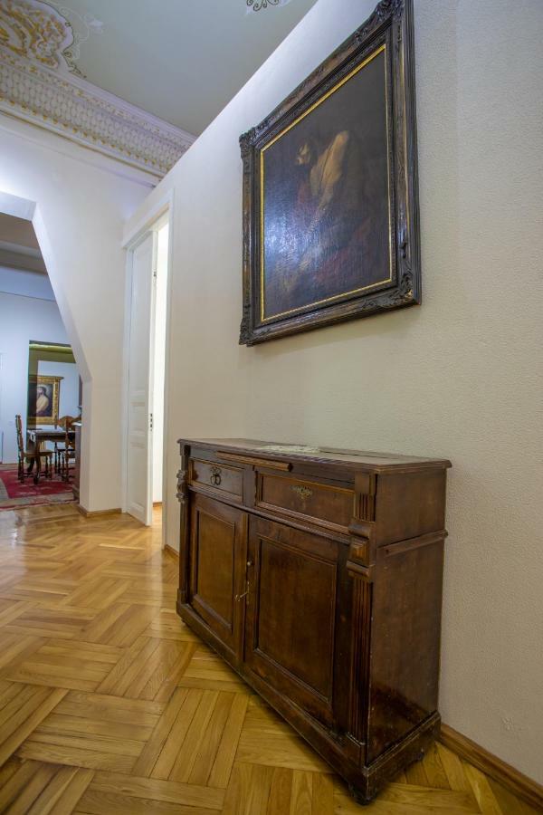 Hotel Veneto Koetaisi Buitenkant foto